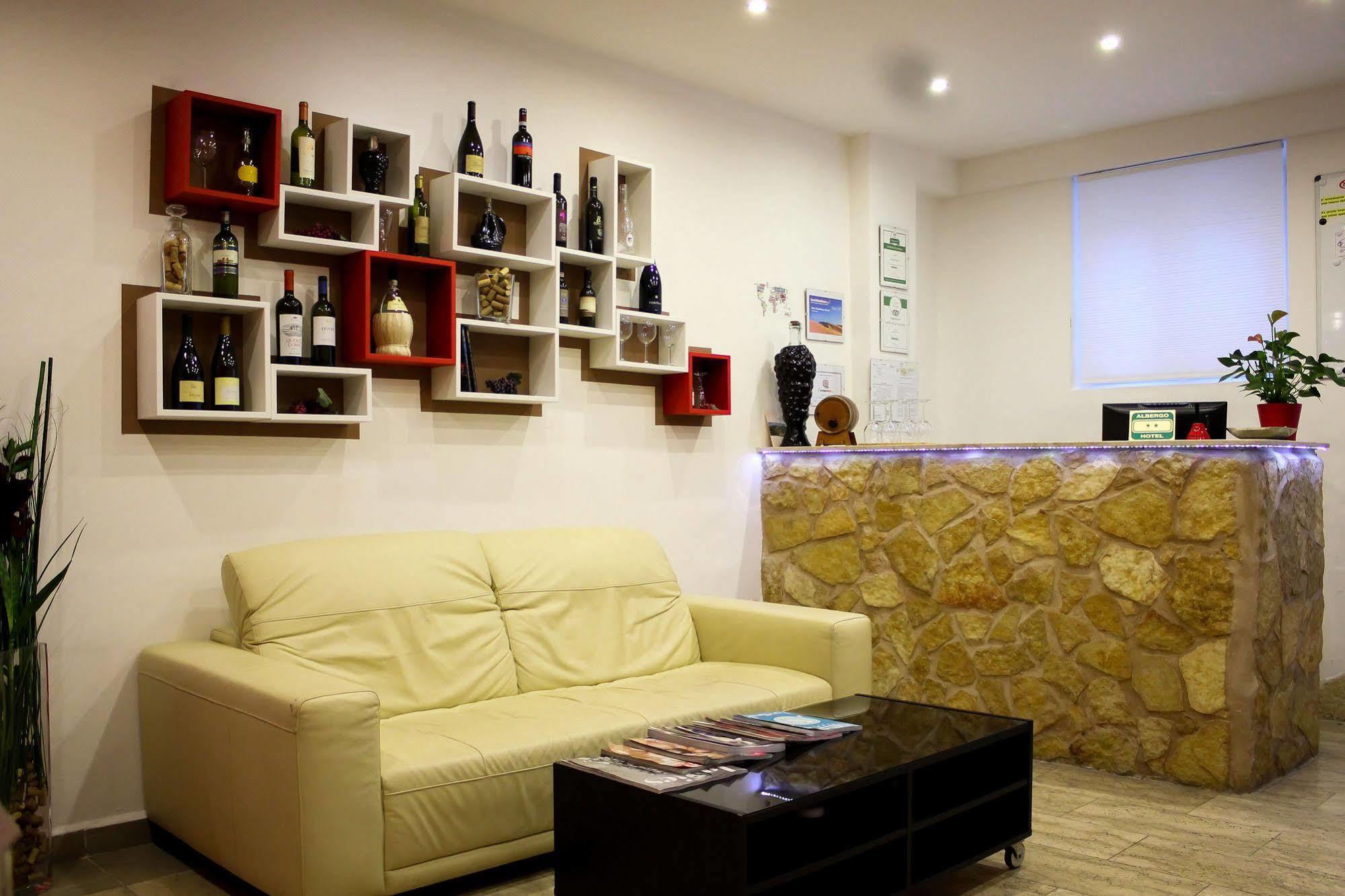 Hotel Rossovino Milano Exterior photo